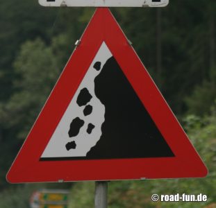 Gefahrenschild Österreich - Steinschlag 
