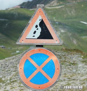 Gefahrenschild Österreich - Steinschlag