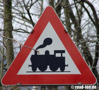 Gefahrenschild Österreich - Unbeschrankter Bahngang