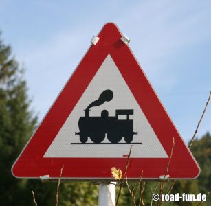 Gefahrenschild Österreich - Unbeschrankter Bahngang 