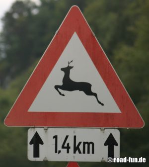 Gefahrenschild Österreich - Wildwechsel 6