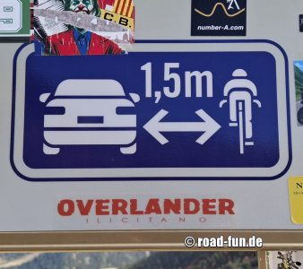 Hinweisschild Andorra - Abstand zu Radfahrern