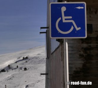 Hinweisschild Andorra - Behinderten Parkplatz