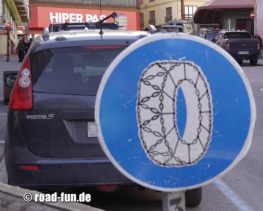 Hinweisschild Andorra - Schneeketten Plicht 