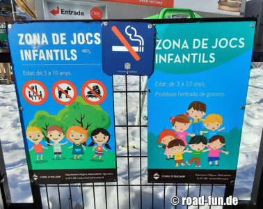 Hinweisschild Andorra - Spielplatz