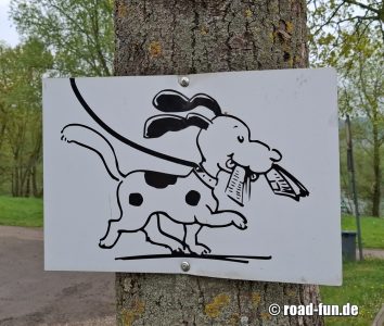 Hinweisschild Deutschland - Hunde anleinen
