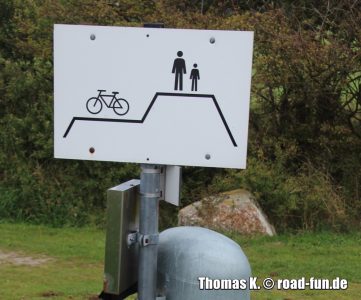 Hinweisschild Deutschland - Radweg und Fussweg