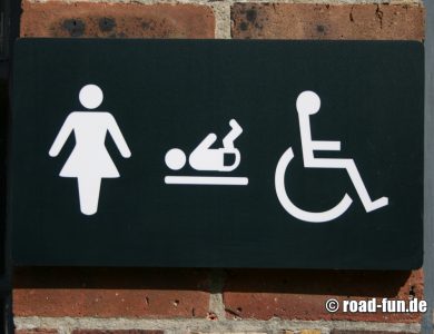 Hinweisschild England - Sanitärräume
