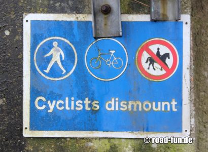 Hinweisschild England - Weg für Radfahrer und Fußgänger