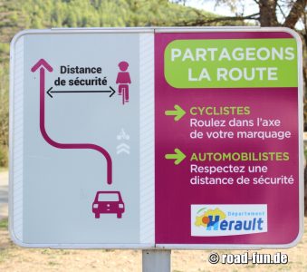 Hinweisschild Frankreich - Abstand Auto zu Radfahrer