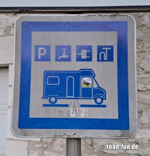 Hinweisschild Frankreich - Wohnmobilstellplatz