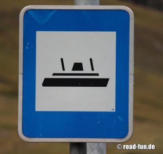 Hinweisschild Island - Autofähre