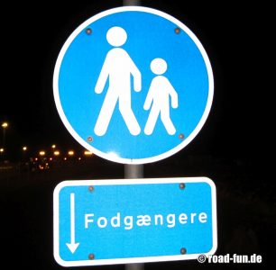 Hinweisschild Island - Fussweg