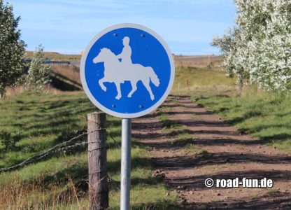 Hinweisschild Island - Reitweg