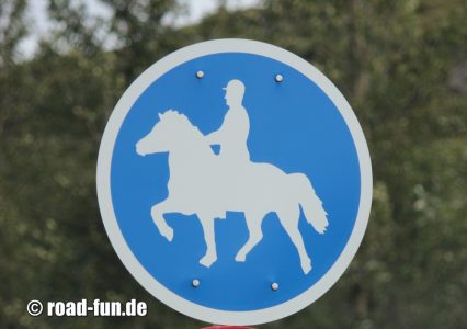 Hinweisschild Island - Reitweg