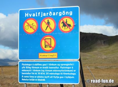 Hinweisschild Island - Verbote in Hvalfjarðargöng Tunnel 