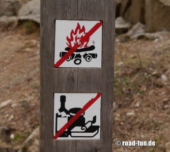 Hinweisschild Korsika - Respektiere die Natur 