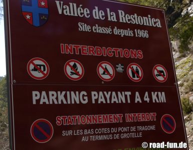 Hinweisschild Korsika - Respektiere die Natur 