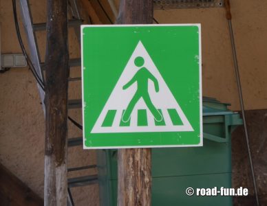 Hinweisschild Korsika - Zebrastreifen