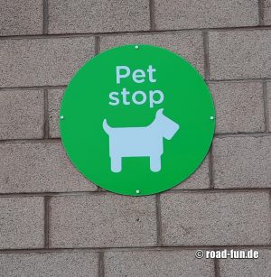 Hinweisschild Schottland - Pet Stop