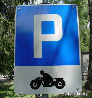 Hinweisschild Schweiz - Parkplatz Motorräder