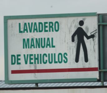 Hinweisschild Spanien - Autowaschanlange