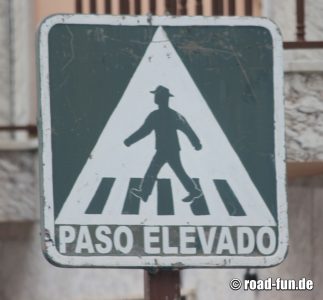 Hinweisschild Spanien - Fussgängerüberweg 