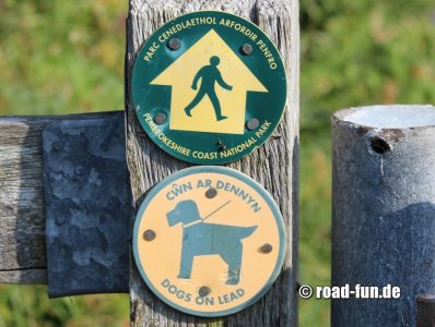 Hinweisschild Wales - Hunde anleinen