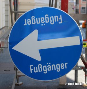 Hinweisschild Österreich - Fußgänger Weg
