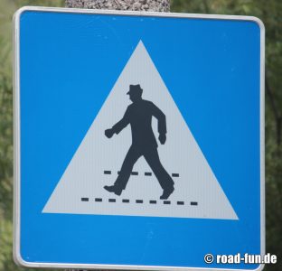 Hinweisschild Österreich - Fußgängerüberweg