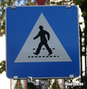 Hinweisschild Österreich - Fußgängerüberweg 