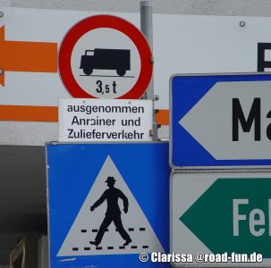 Hinweisschild Österreich - Fußgängerüberweg
