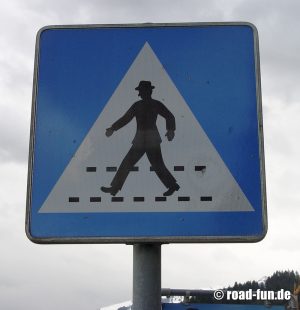 Hinweisschild Österreich - Fußgängerüberweg 