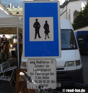 Hinweisschild Österreich - Fußgängerzone
