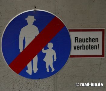 Hinweisschild Österreich - Kein Fußweg