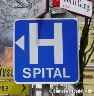 Hinweisschild Österreich - Krankenhaus