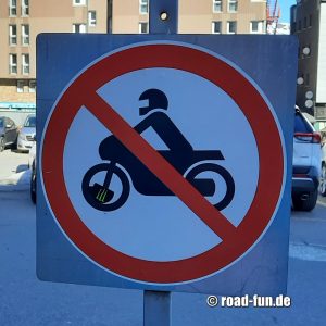 Verbotschild Andorra - Durchfahrt Motorrad