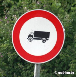 Verbotsschild Albanien - LKW
