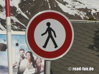 Verbotsschild Andorra - Durchgang