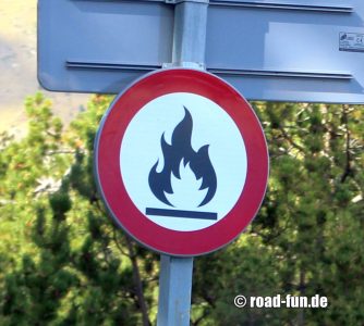 Verbotsschild Andorra - Offenes Feuer