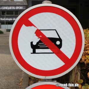 Verbotsschild Belgien - PKWs