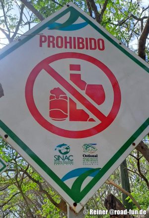 Verbotsschild Costa Rica - Müll entsorgen