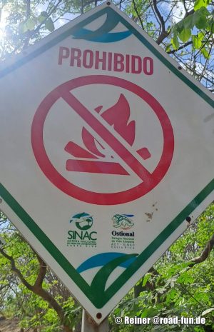 Verbotsschild Costa Rica - Offenes Feuer