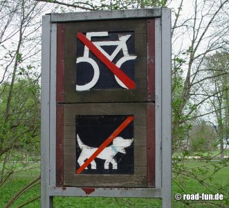 Verbotsschild Deutschland - Hunde und Fahrräder