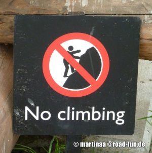 Verbotsschild England - Klettern verboten