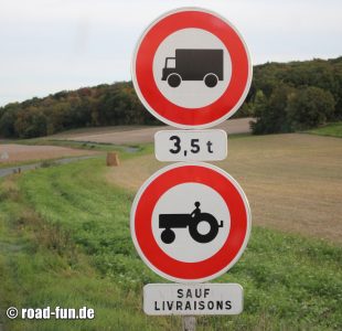 Verbotsschild Frankreich - Kraftfahrzeuge ab 3,5 t & Traktoren