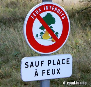 Verbotsschild Frankreich - Offenes Feuer verboten
