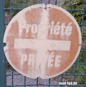 Verbotsschild Frankreich - Zutritt verboten Privat