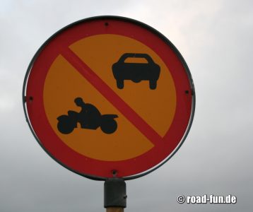 Verbotsschild Island - Durchfahrt PKW & Motorrad