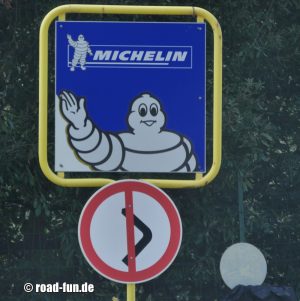 Verbotsschild Korsika - Abbiegen verboten